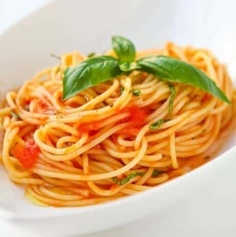 Domates Soslu Makarna Tarifi